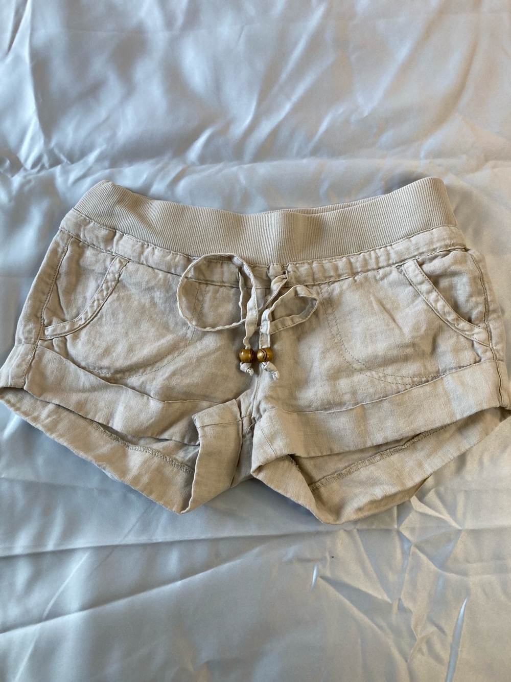 Guess Women’s Beige Drawstring Linen-Blend Athletic Shorts